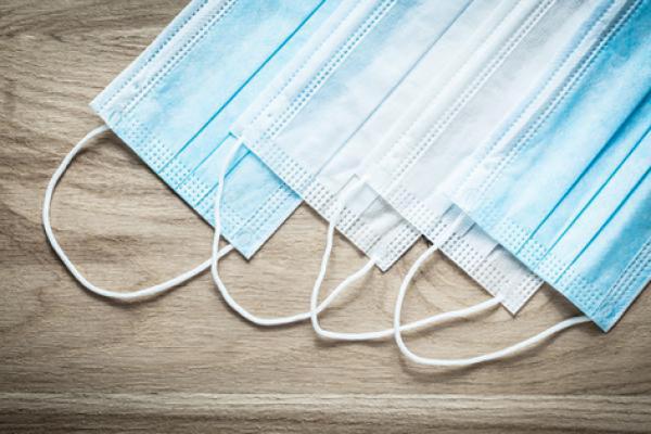 西班牙发布新法律,戴口罩规定更严格。(123RF)