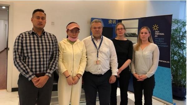 近期,9名包括美国、德国、法国、欧盟等驻华使馆人权官员与“恶俗维基”冤案主犯牛腾宇的母亲会面(图片来源:自由亚洲电台)