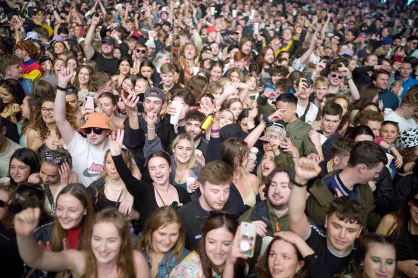 5月2日,英国在利物浦举办疫情以来的首场大型测试音乐会。(Christopher Furlong/Getty Images)