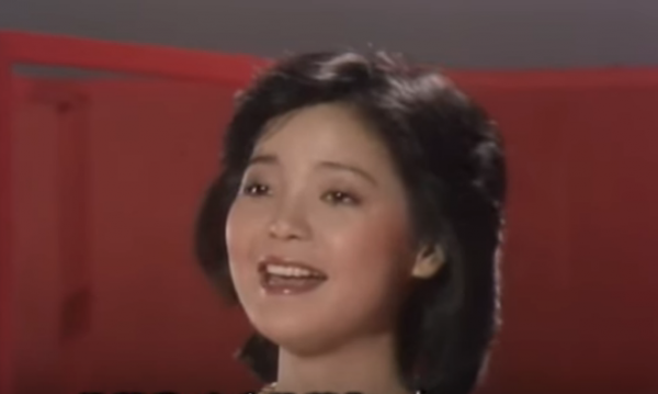 邓丽君生于1953年，年少成名。​​​​（图片来源：视频截图）