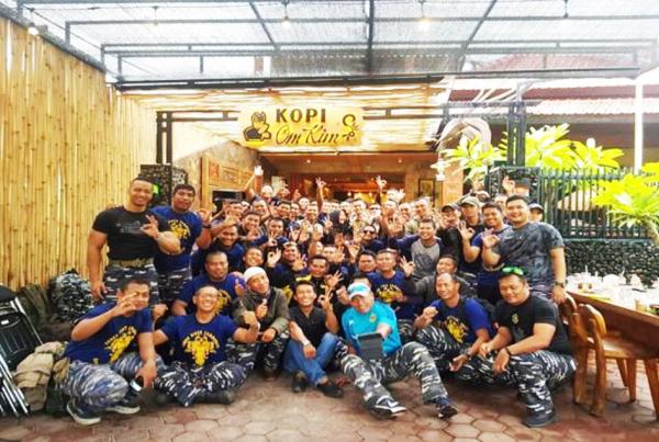 “南伽拉”号官兵们生前合影