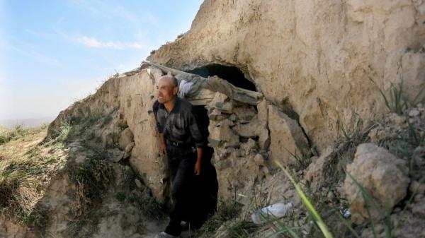 5月22日当地牧羊人朱可铭原本在附近放牧，听到求救声后先后救了6名选手，意外在网络走红。（图片来源：STR/CNS/AFP via Getty Images）