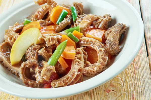 诺曼底传统美食卡昂牛肚(123RF)