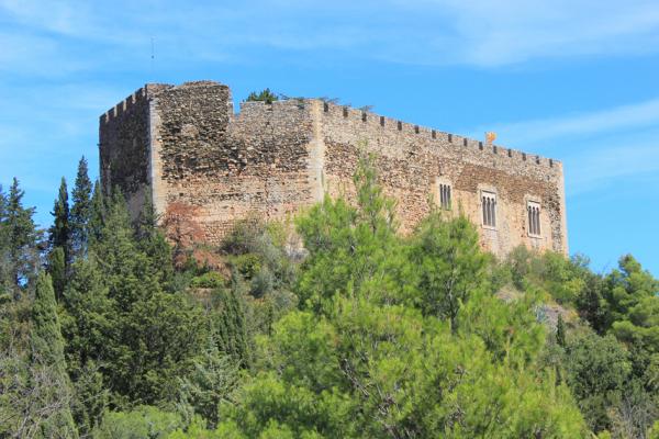 卡斯泰尔诺城堡带雉堞的城墙(Devisme.alain/Wikipedia/CC BY-SA 3.0)