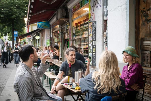 6月5日,柏林一酒吧外(Steffi Loos/Getty Images)