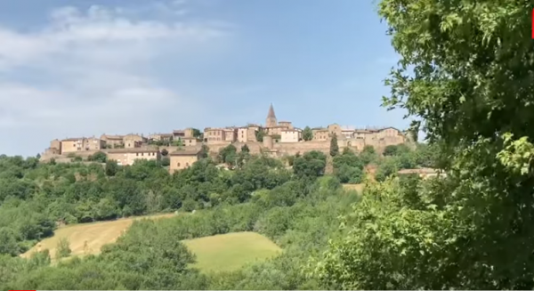 蒙特米尔小镇 (图片来源:视频截图)