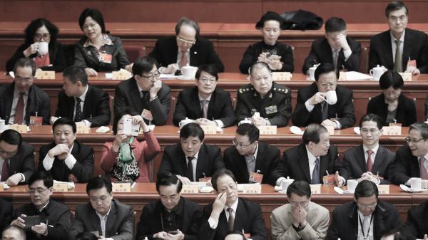 两会上的官员(Feng Li/Getty Images)