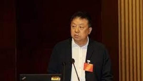 杜吉君团伙成员,民进中央办公厅主任朱效利,是全国人大副委员长、民进中央主 席蔡达峰的大管家,于2021年中共两会结束后一周左右被查。