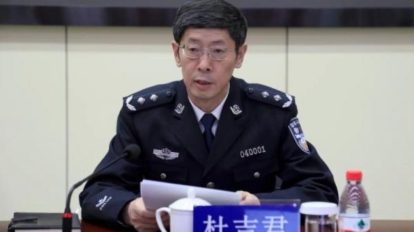 消息人士向《看中国》透露,近期东北官场地震,黑龙江省多地书记和市长被抓以及 自杀,其实都与号称“东北政法王”的杜吉君团伙有关。