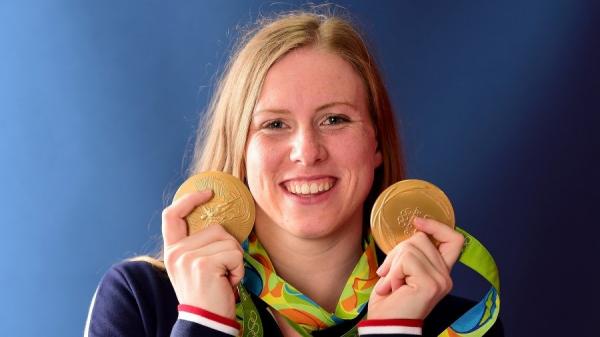 其实,很多奥运金牌并非全部都是纯金打造,按照国际奥委会有相关规定,一枚金牌所含的黄金重量不得低于6克。(图片来源、:Harry How / Getty Images)