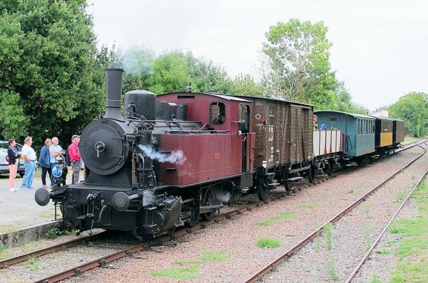 镇上的蒸汽火车（Didier Duforest/Wikipedia/CC BY-SA 4.0）