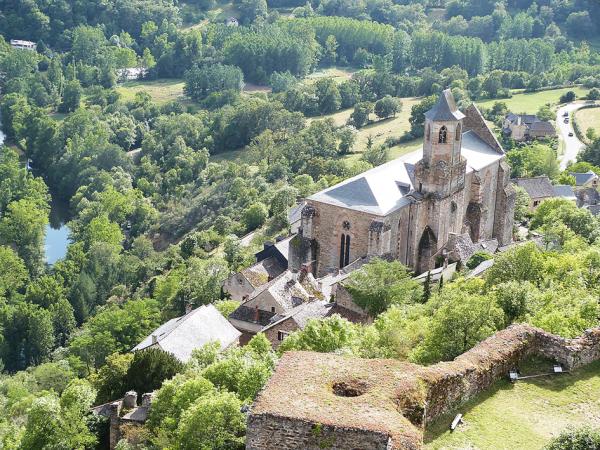 纳雅克镇的圣-让教堂（Thérèse Gaigé/Wikipedia/CC BY 3.0）