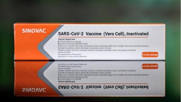尽管北京当局声称不强制接种疫苗,但大陆地方政府依然采取变相强制接种疫苗的措施。图为中国科兴疫苗。(图片来源:Rodrigo Paiva/ Getty Images)