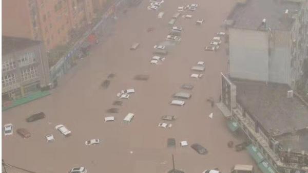 河南省7月暴雨洪灾死伤惨重，农业生产更是严重受损。（图片来源：视频截图）