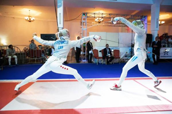 女子剑击比赛(Devin Manky/Getty Images)