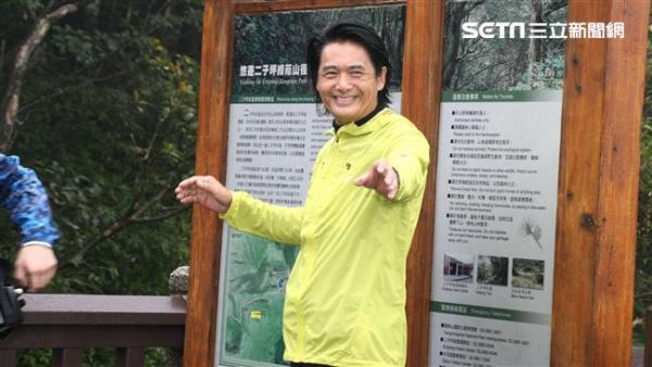 周润发贵为天王,态度依旧相当亲民。(图/资料照)