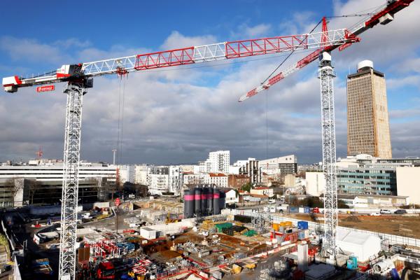 圣丹尼-普雷耶勒大巴黎快线车站及周边住房(Photo by LUDOVIC MARIN/AFP via Getty Images)