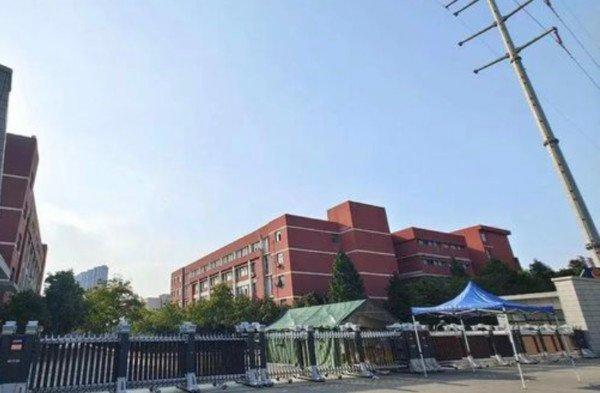 惨案地点位于江苏省某中专男生宿舍内(图片来源:微博)