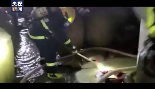 泸县地震后,泸县白酒企业有36家受到影响,房屋倒塌面积约35000平方米,受损车间15间。(图片来源:视频截图)