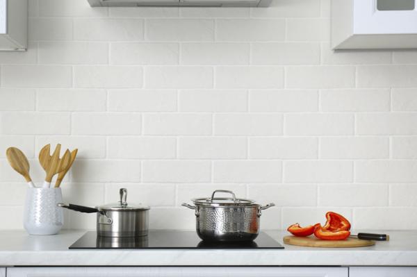 燃气指导价格在10月1日涨价之后，将会被冻结6个月。明年（2022年）的指导电价上涨幅度固定在了4%，远低于预估的12%。（123RF）