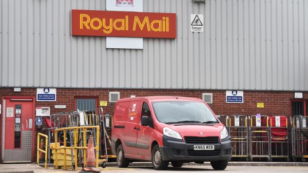 图为英国皇家邮政大楼外观。(图片来源:Nathan Stirk/Getty Images)