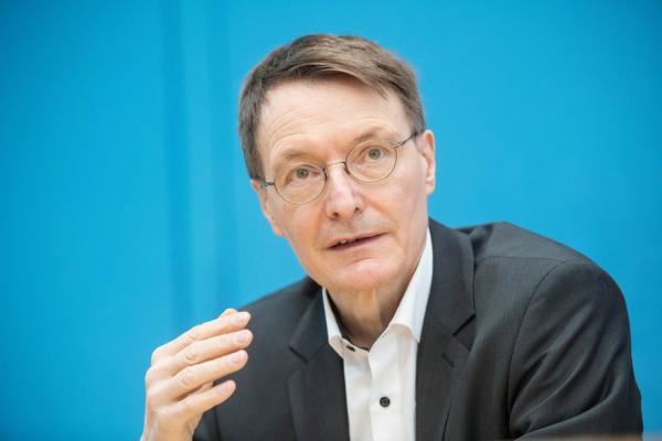 德国新卫生部长劳特巴赫（STEFANIE LOOS/AFP via Getty Images）