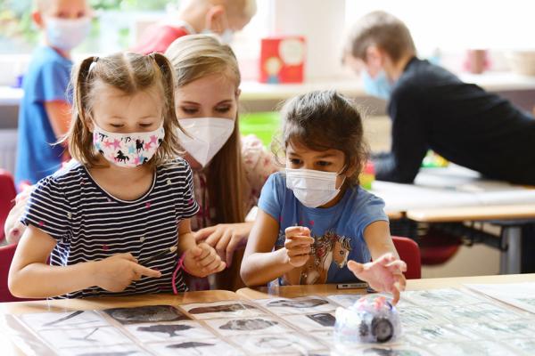 德国贝库姆的一所小学课堂。(INA FASSBENDER/AFP via Getty Images)
