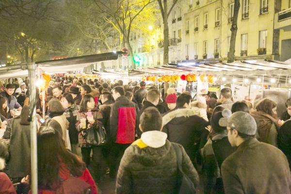 巴黎美丽城的大排档。（摄影：宋源/看中国）