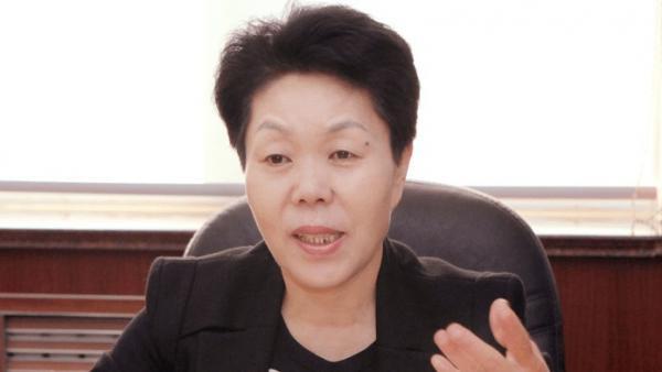 充当“保护伞”,退休三年的女反贪局长李少华被开除党籍。