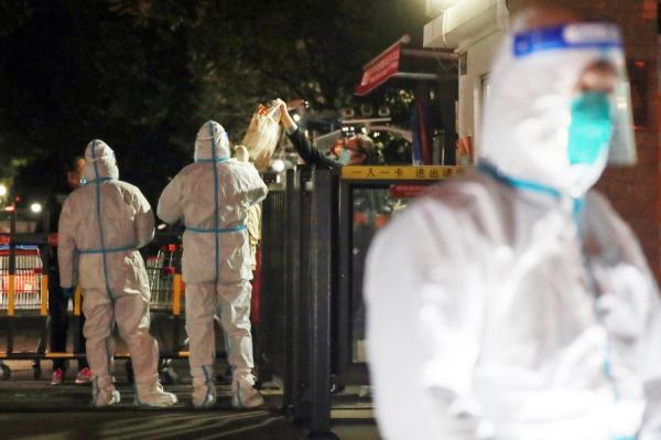 西安“确诊的人太多了”封城再升级1300万人足不出户(图片来源:STR/AFP via Getty Images)