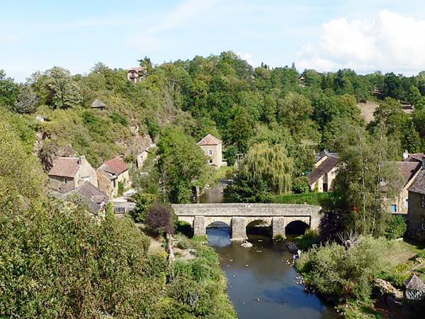 圣塞纳里莱热雷镇(Hubert/维基百科/CC BY-SA 3.0)