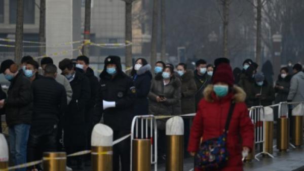 西安Delta累计1451病例,社区卖天价菜,官员家菜肉果丰富,市民饿买粮挨打。(图片来源:Getty Images)