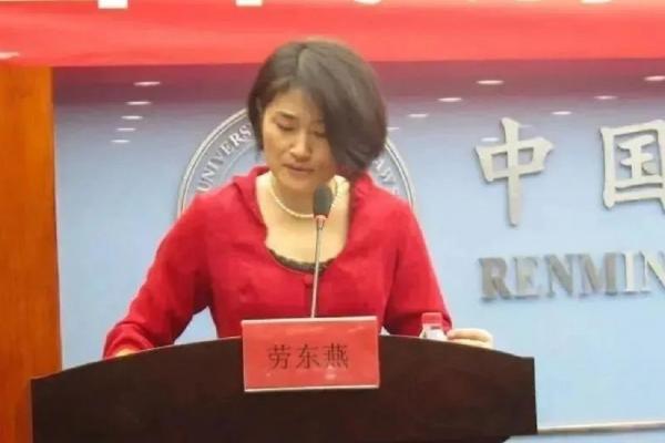 中国清华大学教授劳东燕日前撰文指出,中国很多被套上枷锁的人,不仅不愤怒于自由的丧失,还颇为怡然自得,就像温水中被煮的青蛙。(图片取自网络)