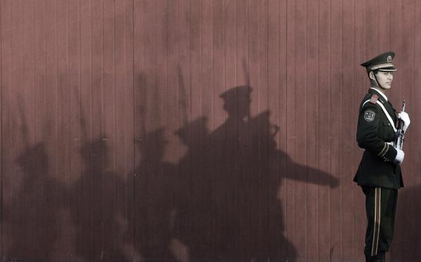 北京紫禁城外执勤的武警（China Photos/Getty Images）