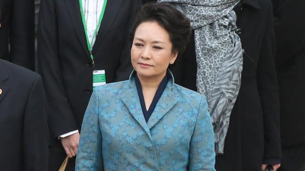 据传,习近平的夫人彭丽媛针对铁链女事件主张一查到底。