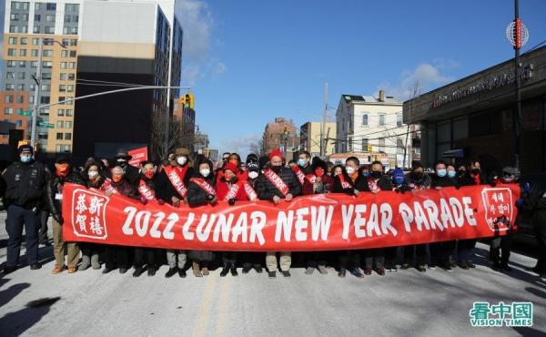 2022年2月5日,在美国纽约最大的华人社区法拉盛,举办了中国新年虎年大游行(看中国摄影图:柳笛)