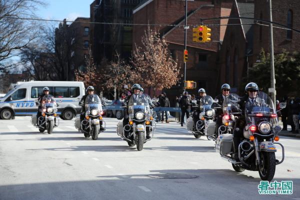 2022年2月5日,在美国纽约最大的华人社区法拉盛,举办了中国新年虎年大游行(看中国摄影图:柳笛)