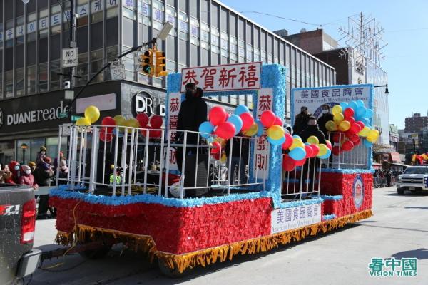 2022年2月5日,在美国纽约最大的华人社区法拉盛,举办了中国新年虎年大游行(看中国摄影图:柳笛)