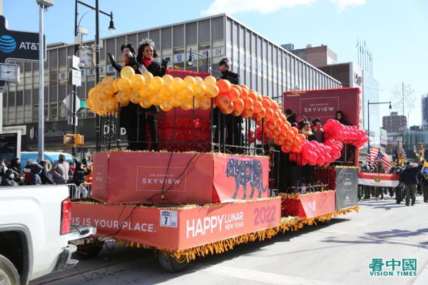 2022年2月5日,在美国纽约最大的华人社区法拉盛,举办了中国新年虎年大游行(看中国摄影图:柳笛)