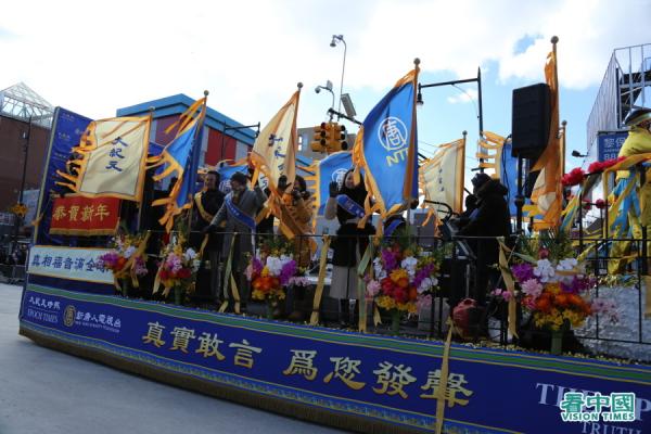 2022年2月5日,在美国纽约最大的华人社区法拉盛,举办了中国新年虎年大游行(看中国摄影图:柳笛)