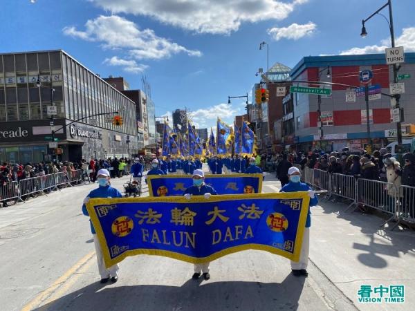 2022年2月5日,在美国纽约最大的华人社区法拉盛,举办了中国新年虎年大游行(看中国摄影图:柳笛)