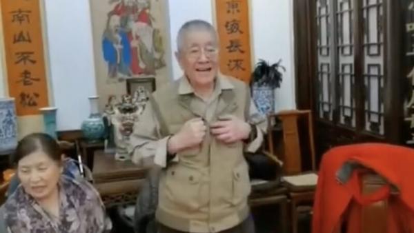 中共上将杨勇之子杨小平在祝寿聚会中,称要等到“民主宪政”那一天。(图片来源:视频截图)