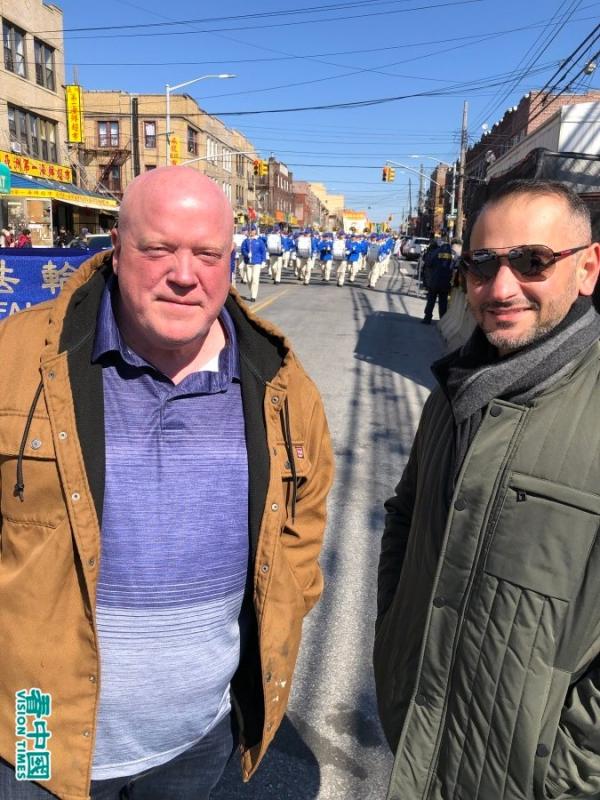 图右为安迪舒・拉登(Andy Shuladon)(看中国摄影图:張正)