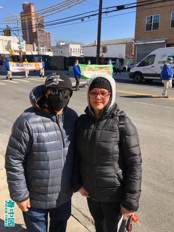 图右为梅布尔・洛雷斯(Mabel Lorres)(看中国摄影图:張正)