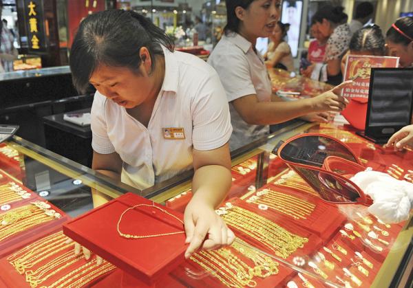 安徽合肥的一家黄金首饰店(TR/AFP via Getty Images)
