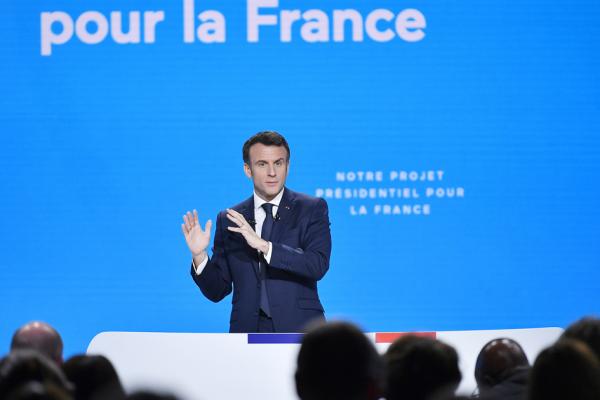3月17日,法国巴黎,法国总统马克龙(Emmanuel Macron)在新闻发布会上向记者介绍他的总统竞选纲领。(Aurelien Meunier/AFP via Getty Images)