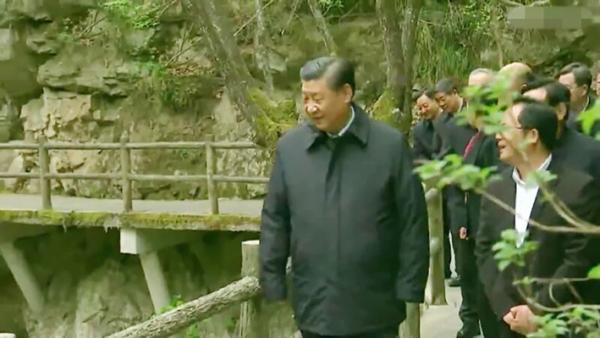 从西安护国兴教寺方向望秦岭。(归零者/Wikipedia/CC BY-SA 4.0)