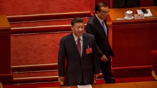 2022年3月8日,习近平和李克强在人大会议上。