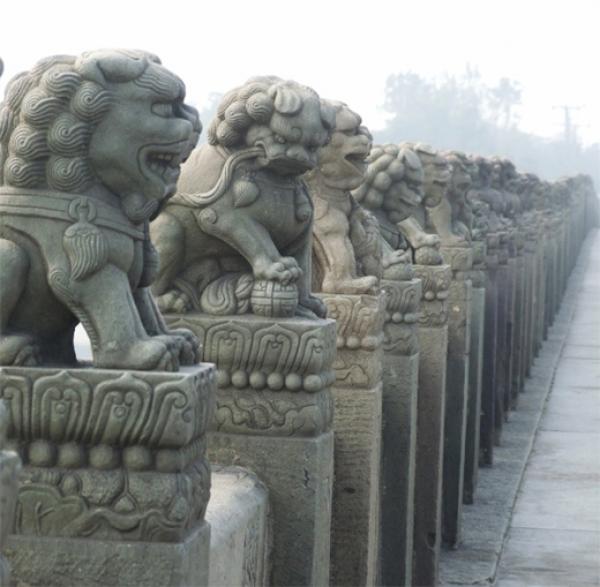 卢沟桥的石狮(公有领域)