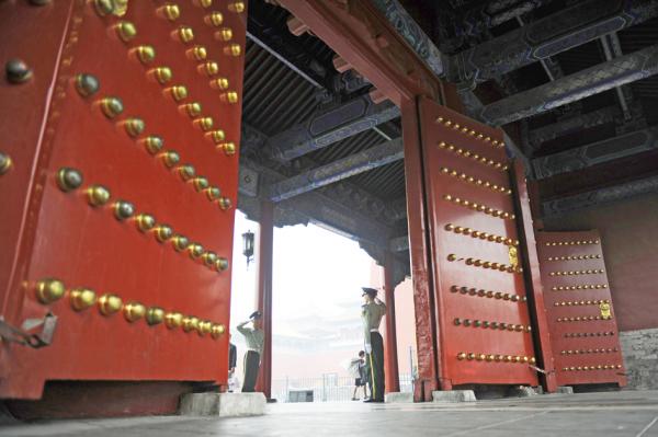 在北京紫禁城执勤的武警(WANG ZHAO/AFP via Getty Images)